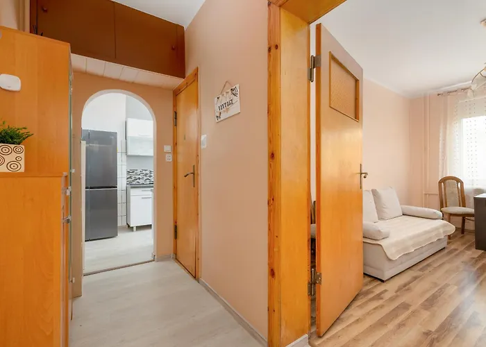 Dlugosza Homely By Bookinghost