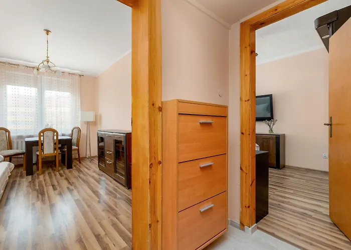 Dlugosza Homely By Bookinghost