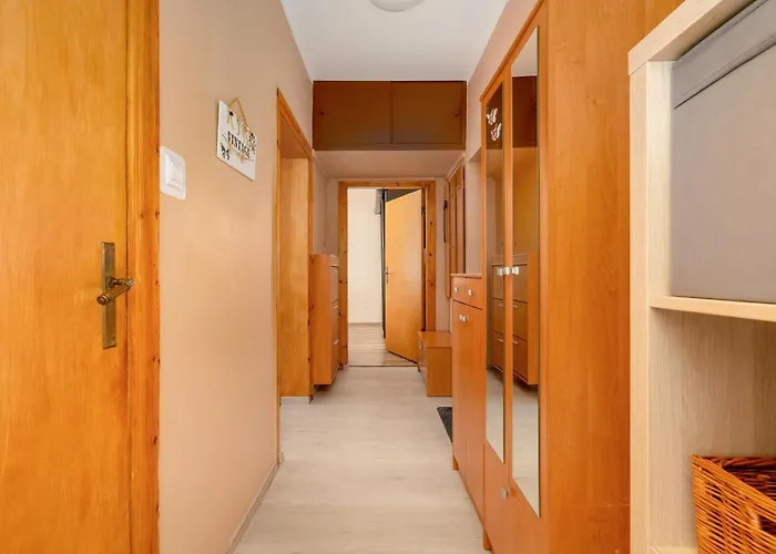 Dlugosza Homely By Bookinghost